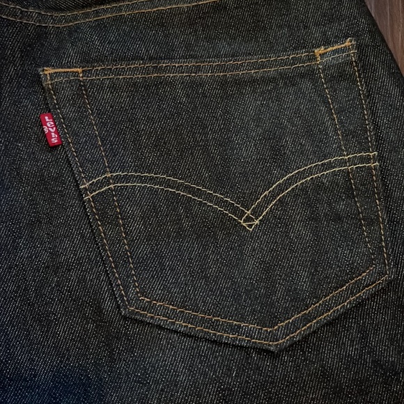 Levi Strauss & Co. • 501  Original • 32 X 30 • San Francisco • Straight • Denim - Picture 7 of 11